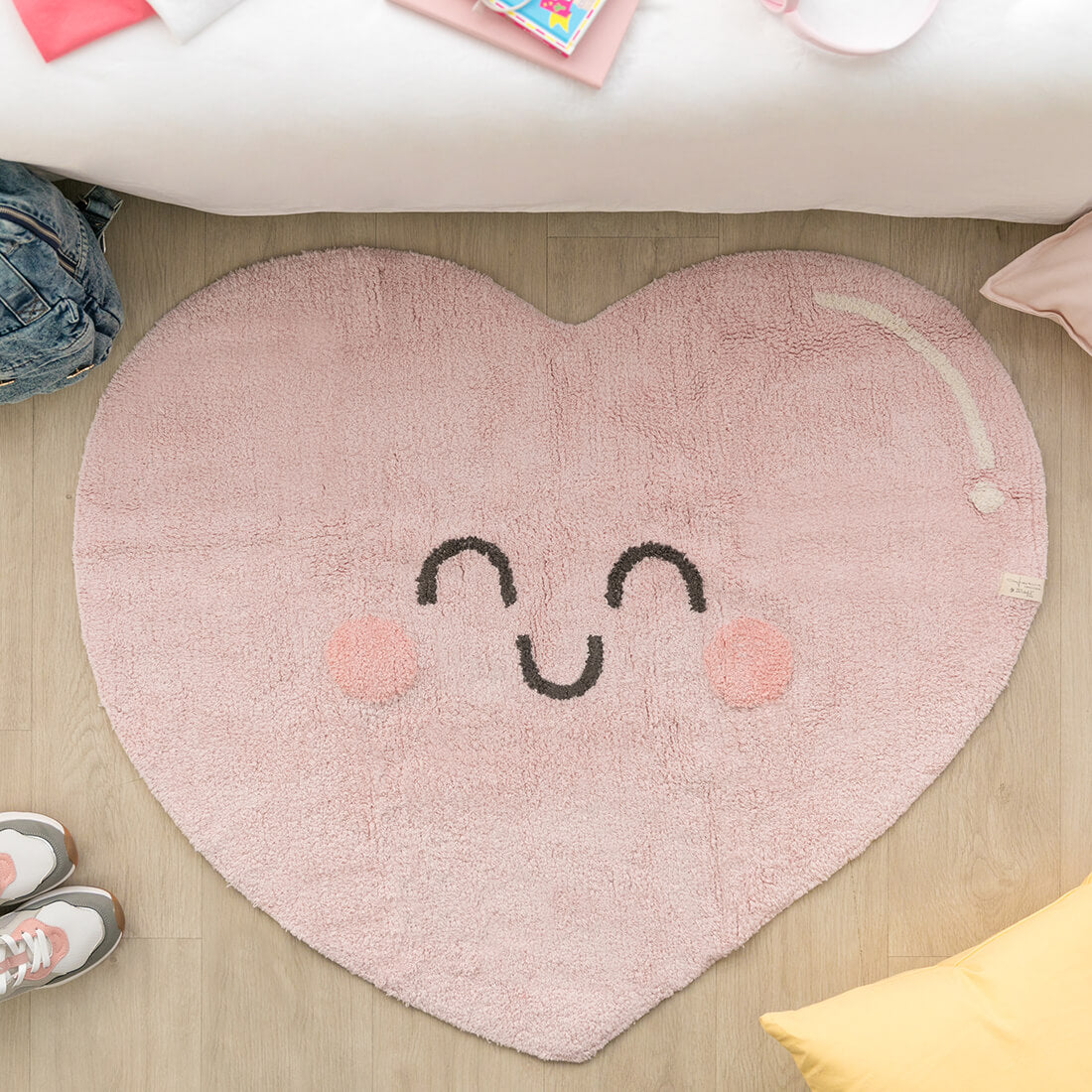  cotton tufted heart shaped rug