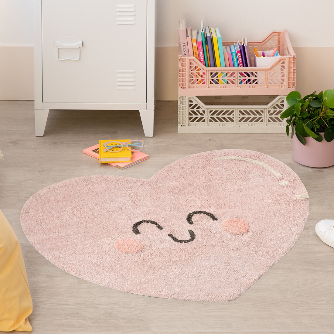  cotton tufted heart shaped rug