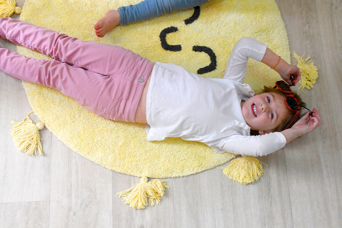  cotton tufted round rug shaped as a smiling sun