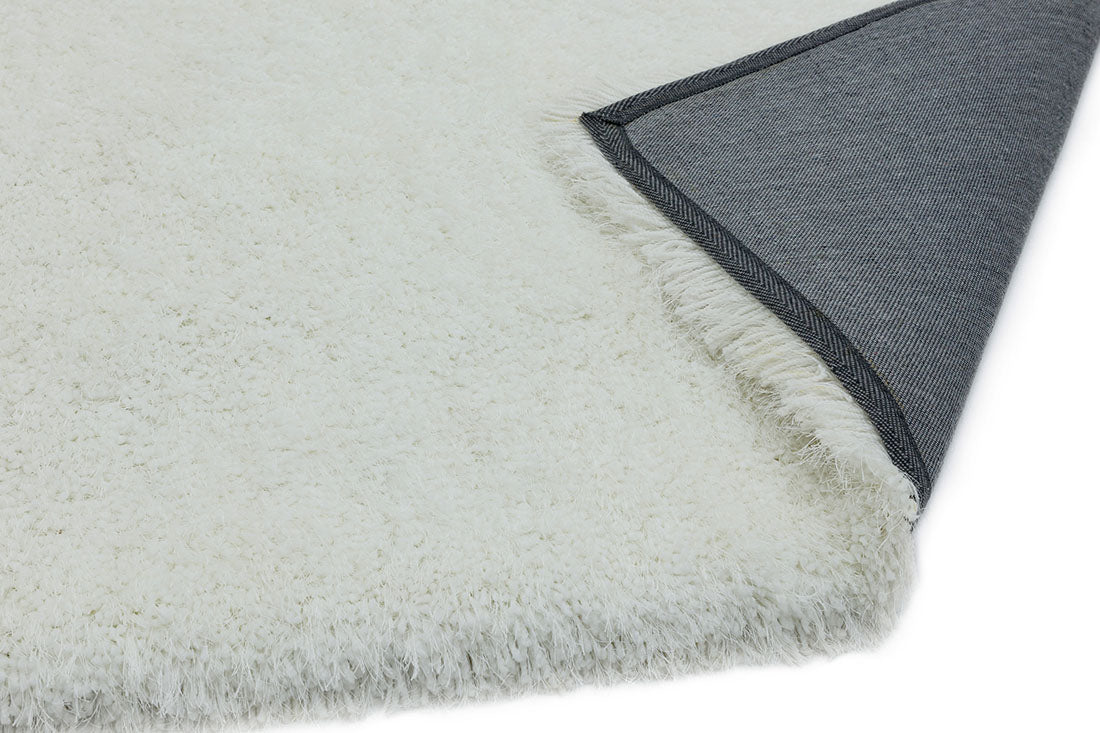 white shagpile rug