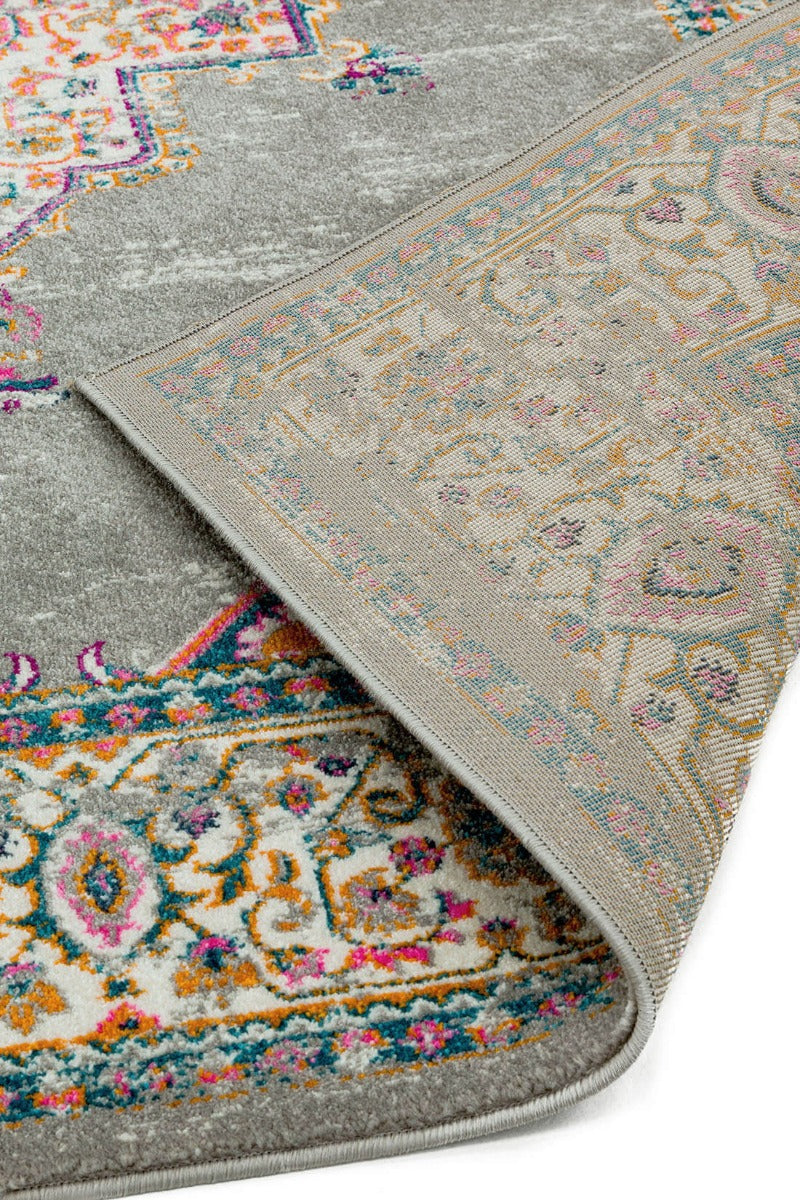 Polypropylene rug with traditional design in modern colours of grey