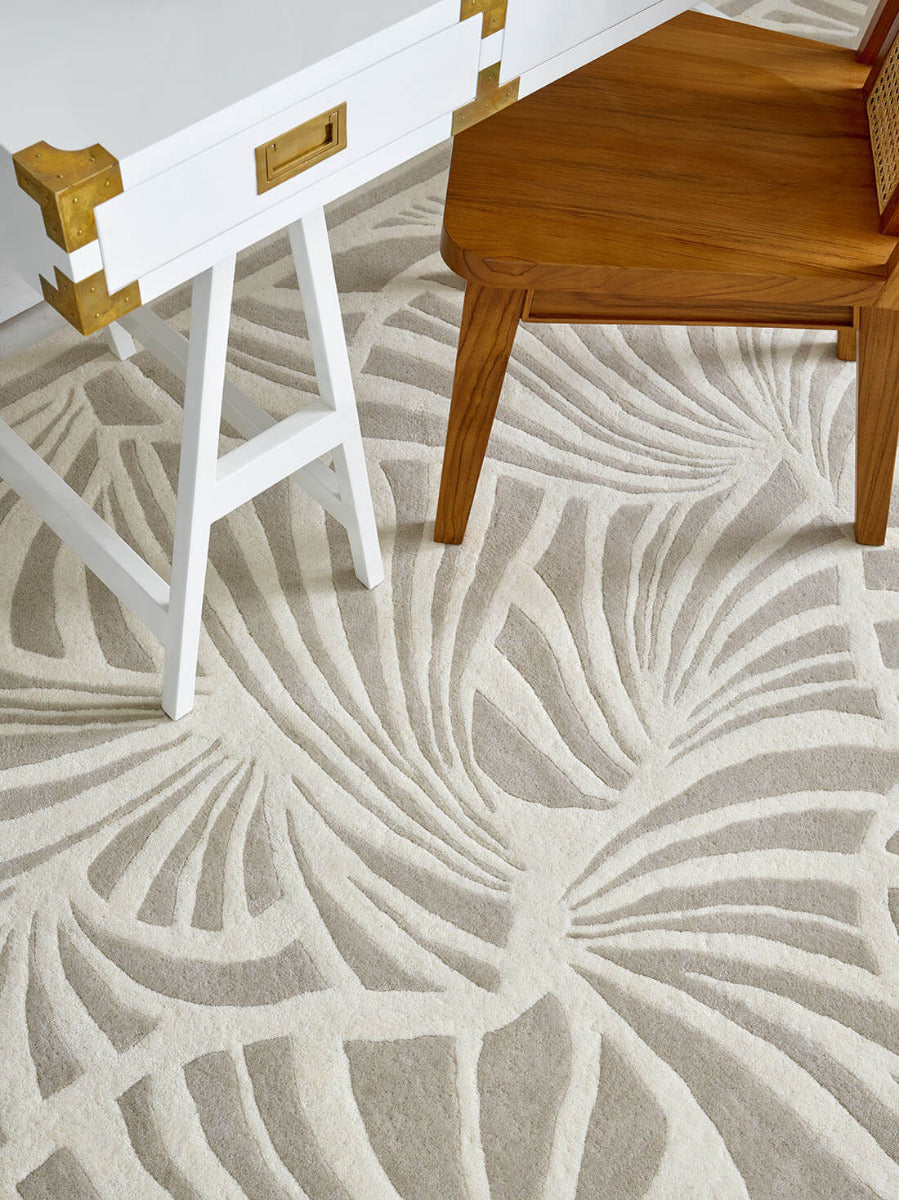 Cream and ivory contemporary floral wool rug