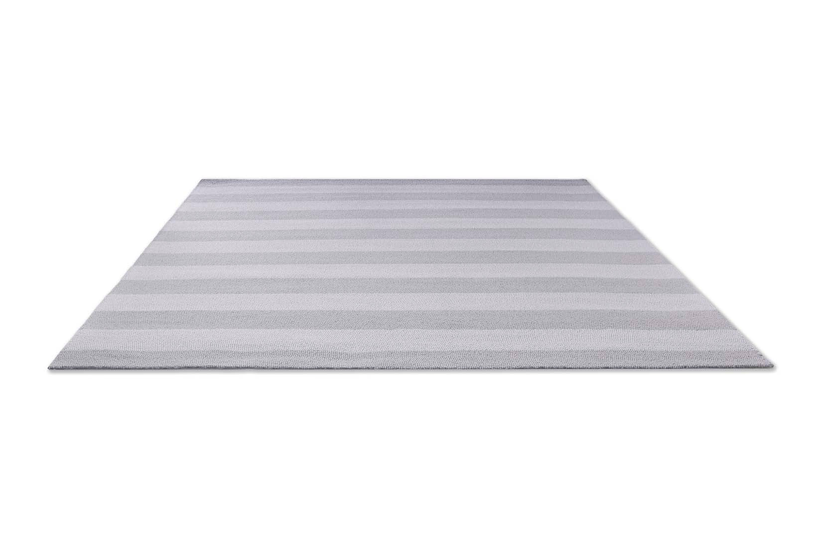 Grey stripe indoor/outdoor polypropylene rug
