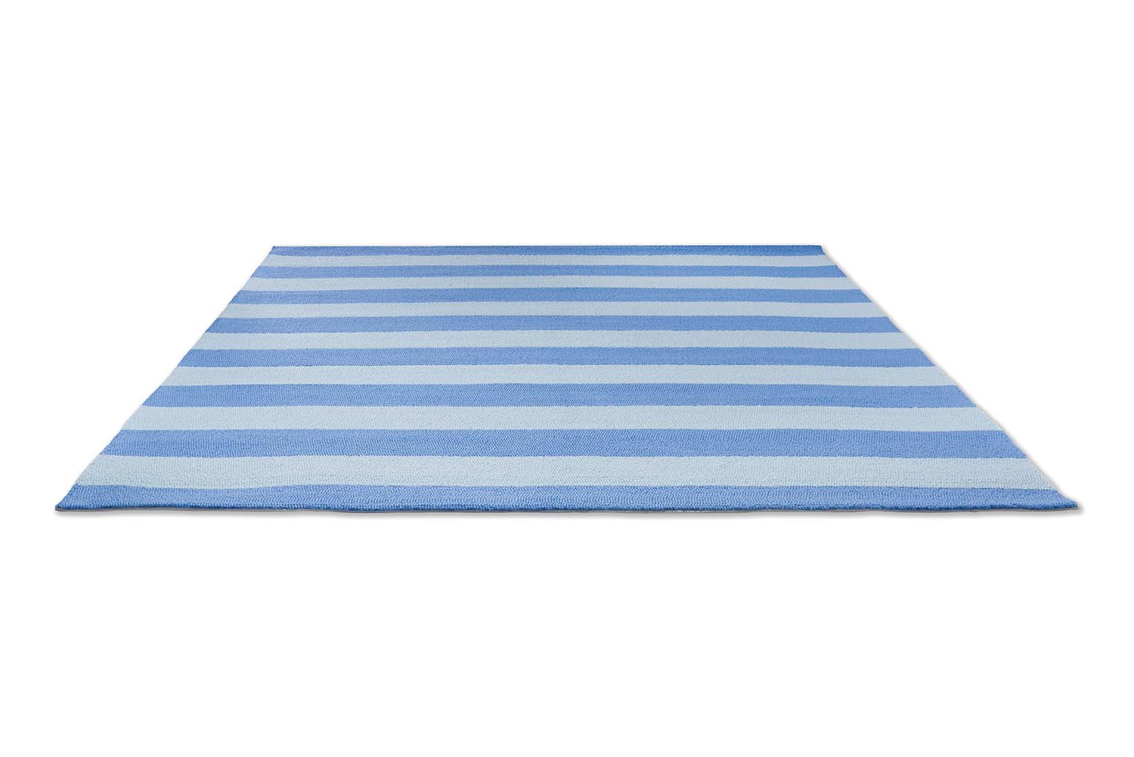 Blue stripe indoor/outdoor polypropylene rug
