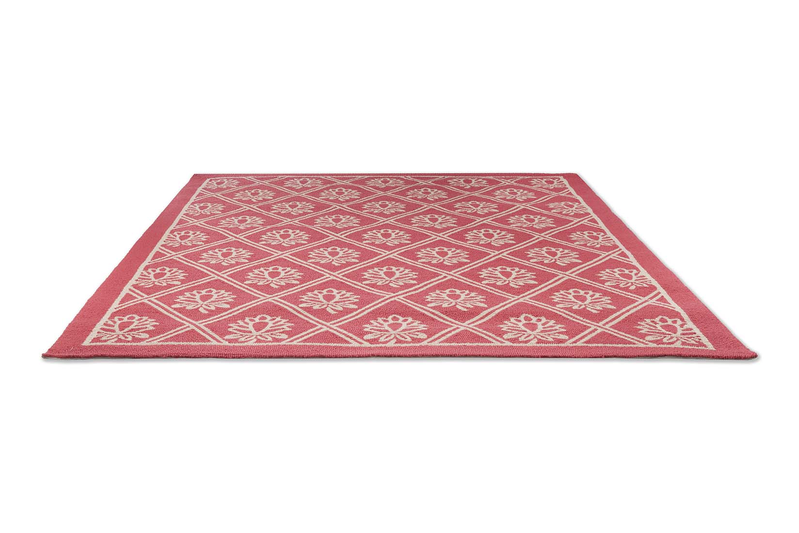 Red floral geometric indoor/outdoor polypropylene rug

