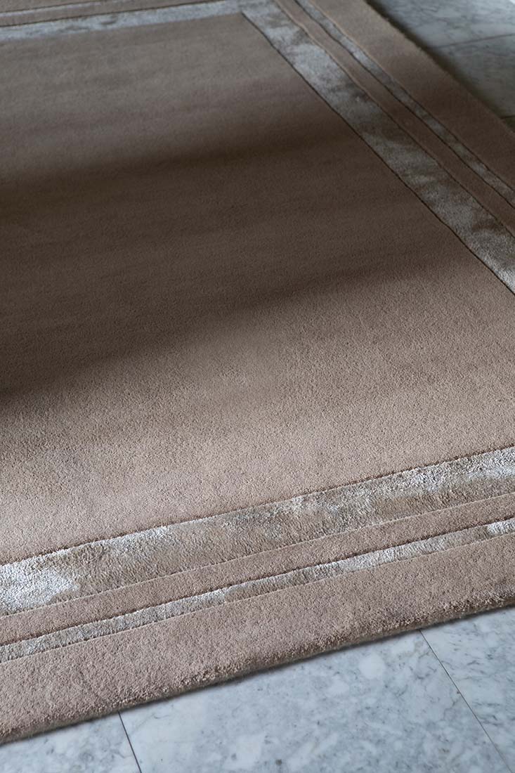 Plain brown wool and viscose rug 
