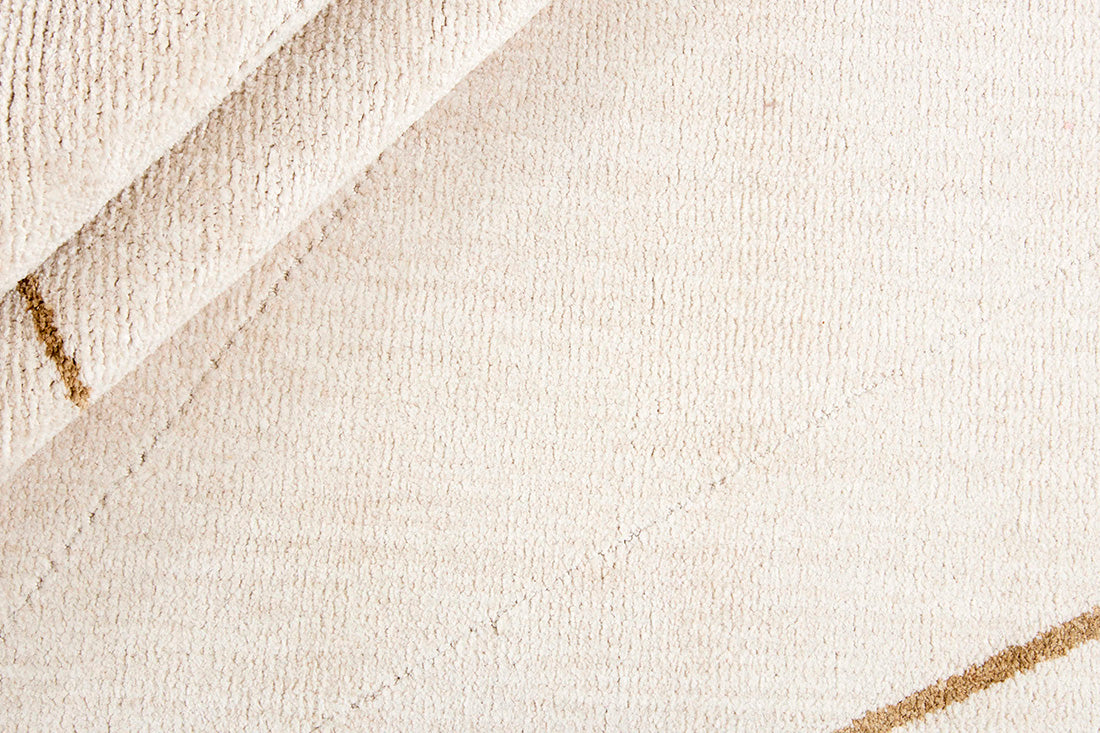 Cream rug with minimal gold geometric pattern
