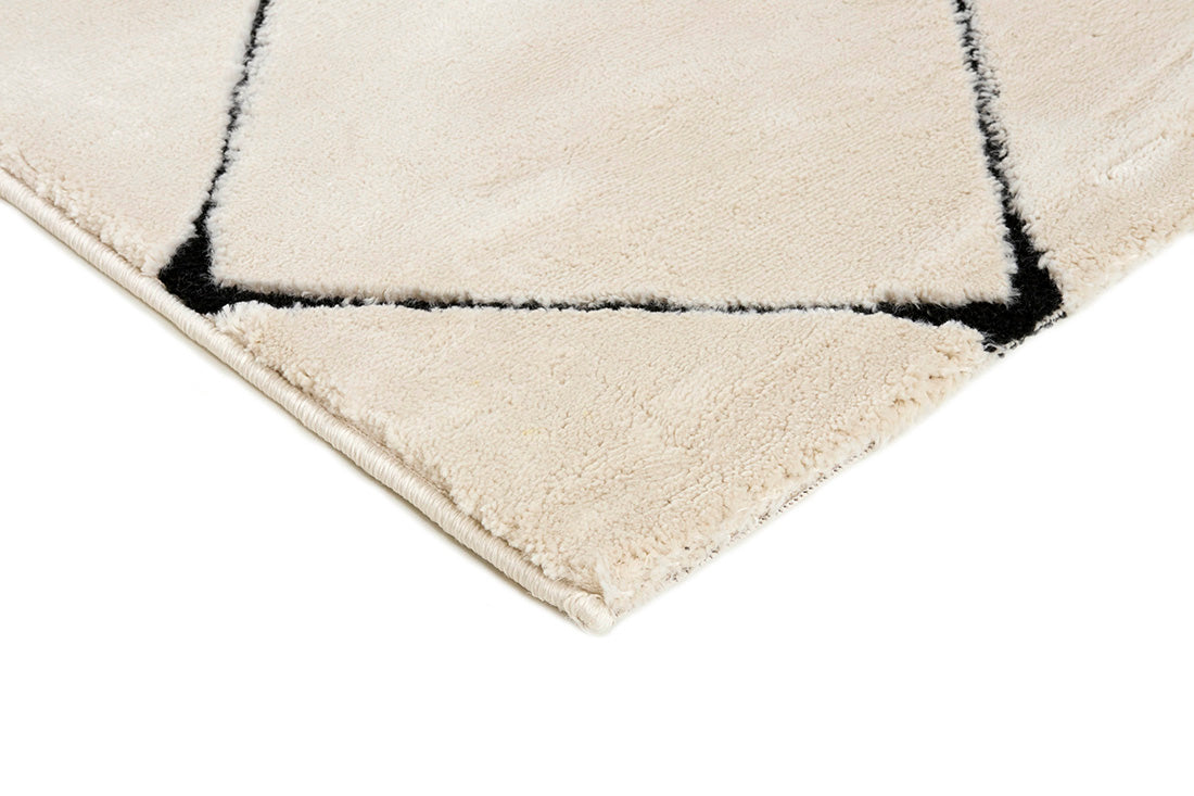 Plain cream Moroccan style rug with minimal diamond pattern
