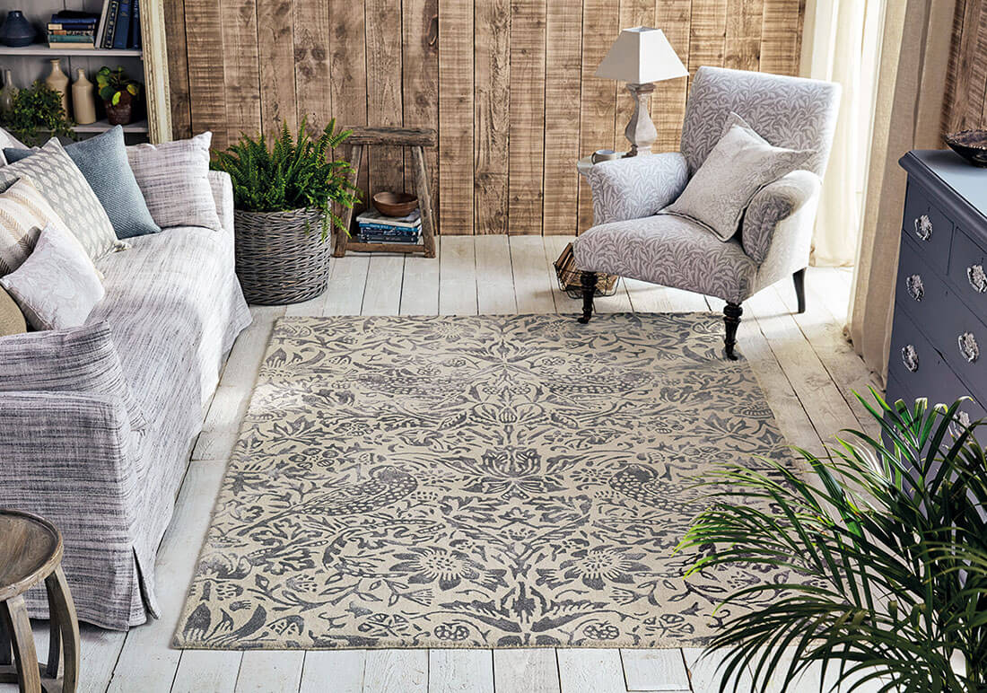 Wool rug with floral bird design in grey and ivory white