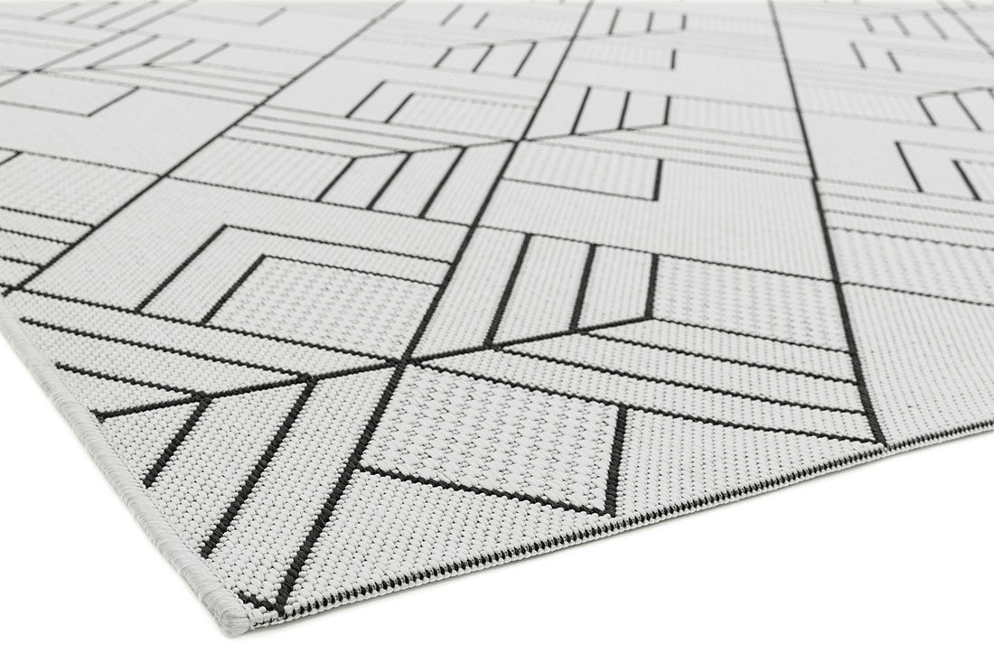 indoor/outdoor black and white geometric rug