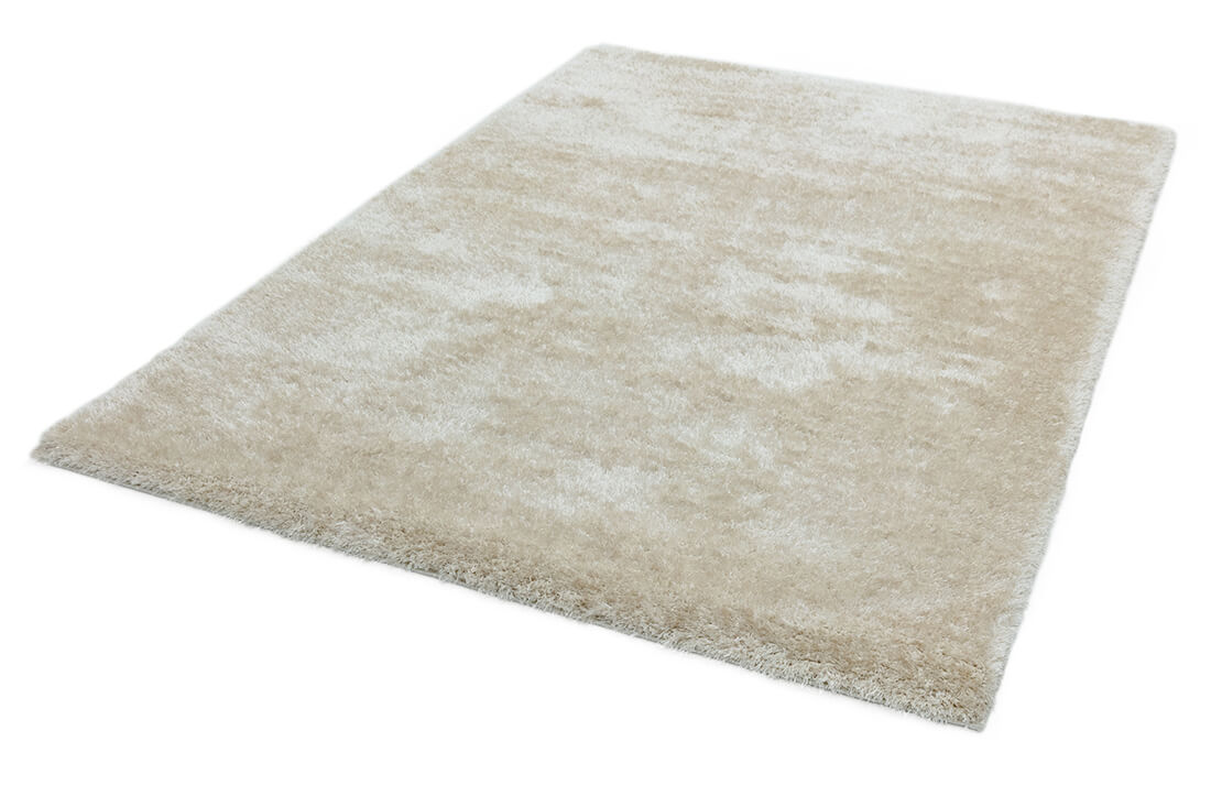 beige shaggy rug