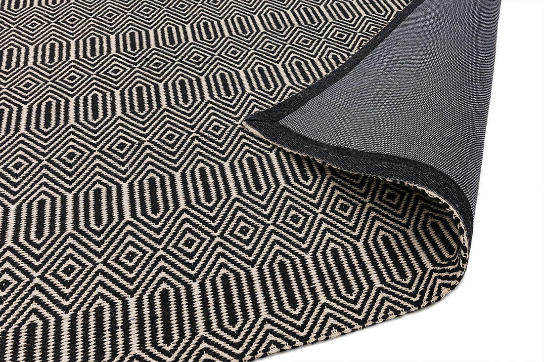 black and white woven rug with aztec chevron pattern