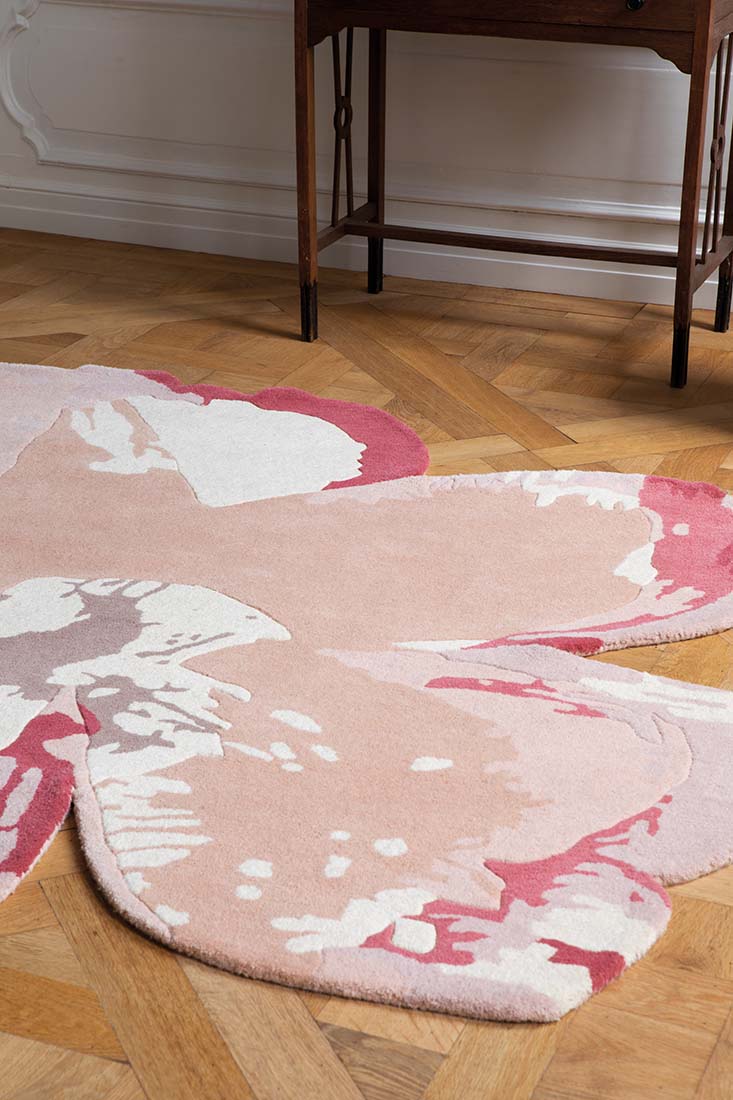 flower shape wool rug in pink
