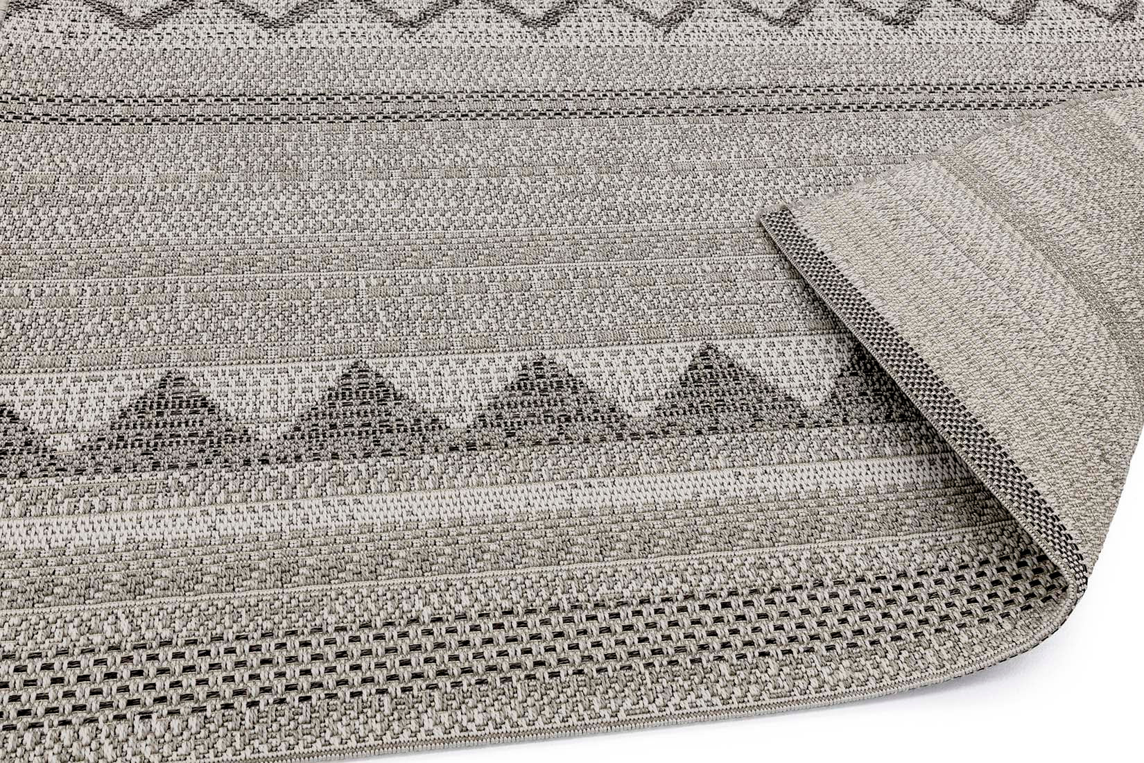 moroccan style indoor/outdoor rug in beige
