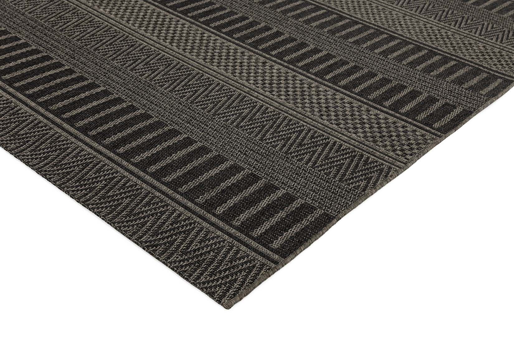 moroccan style indoor/outdoor rug in black
