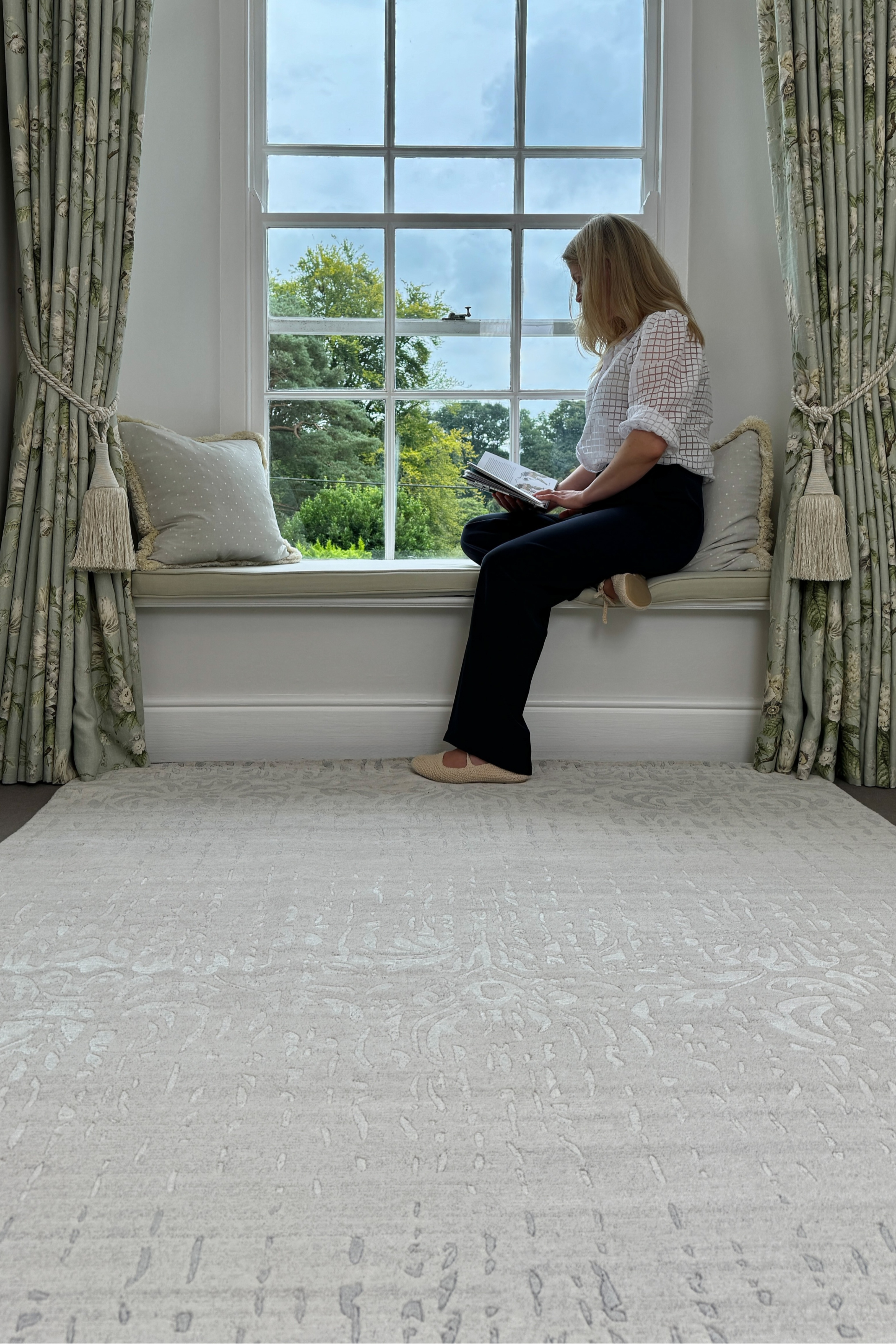 Shangri La Rococo Beige