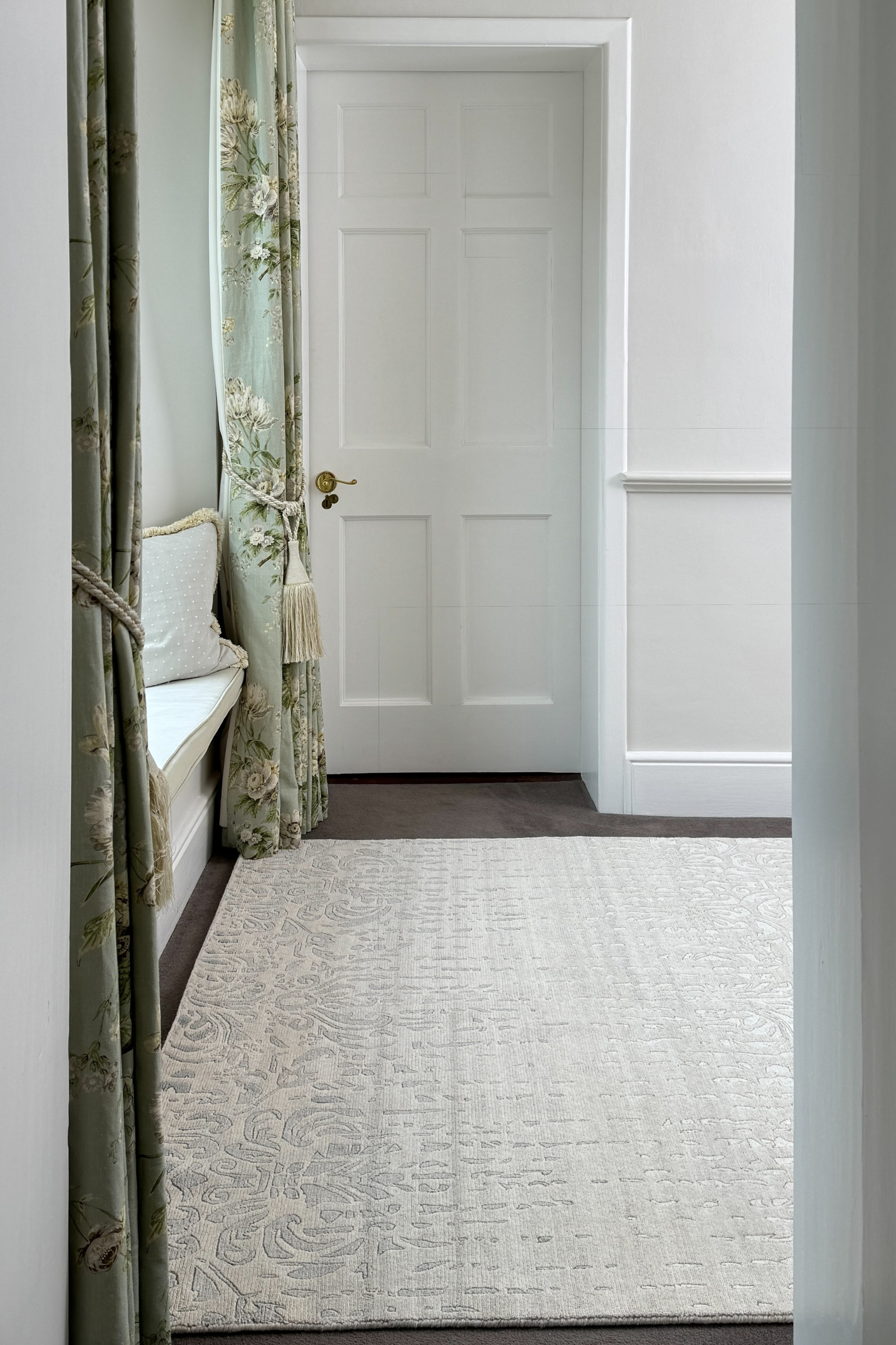 Shangri La Rococo Beige