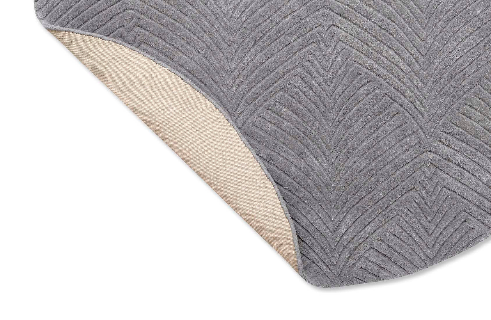 Circular grey rug with engraved leaf pattern
