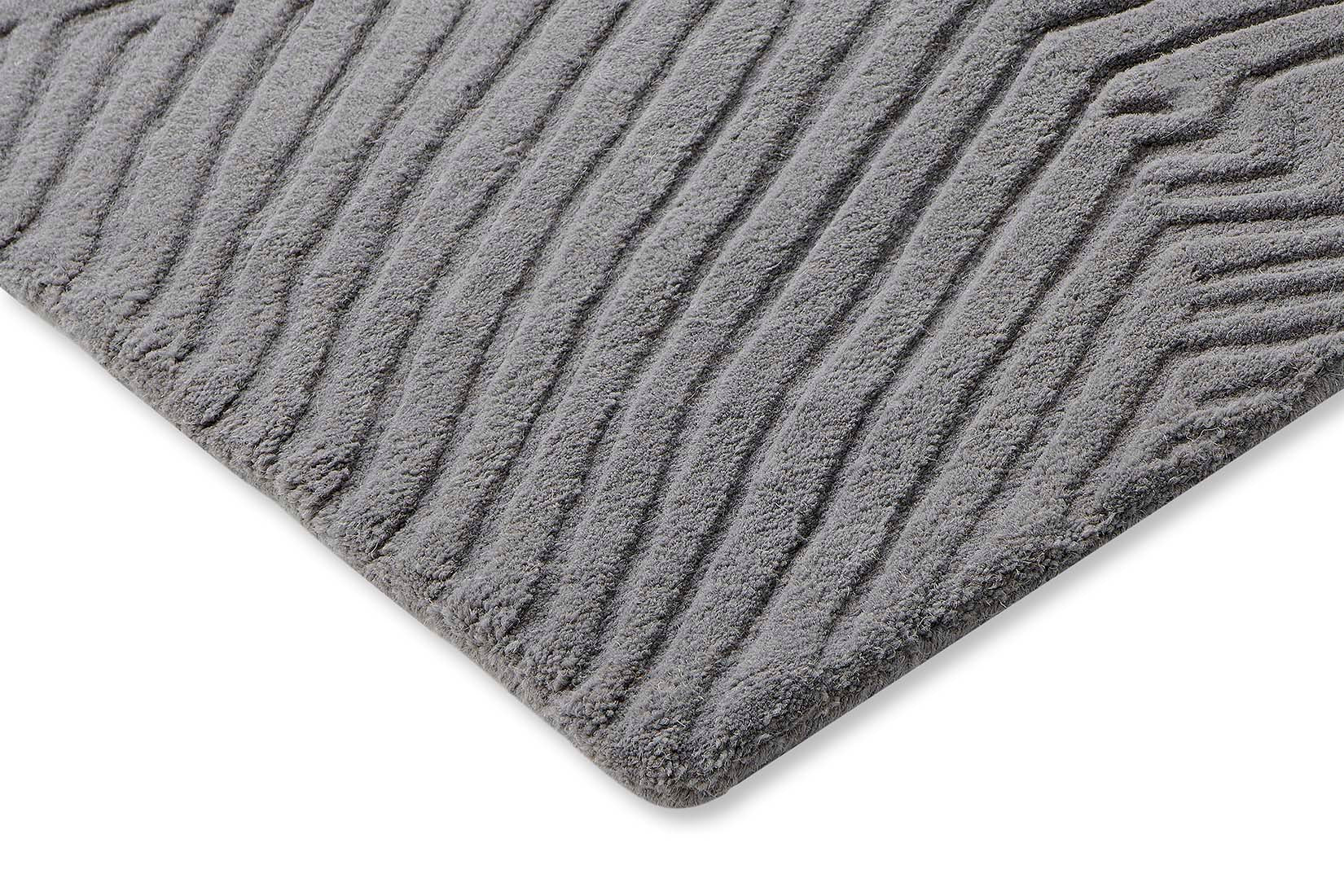 Rectangular grey rug with engraved leaf pattern

