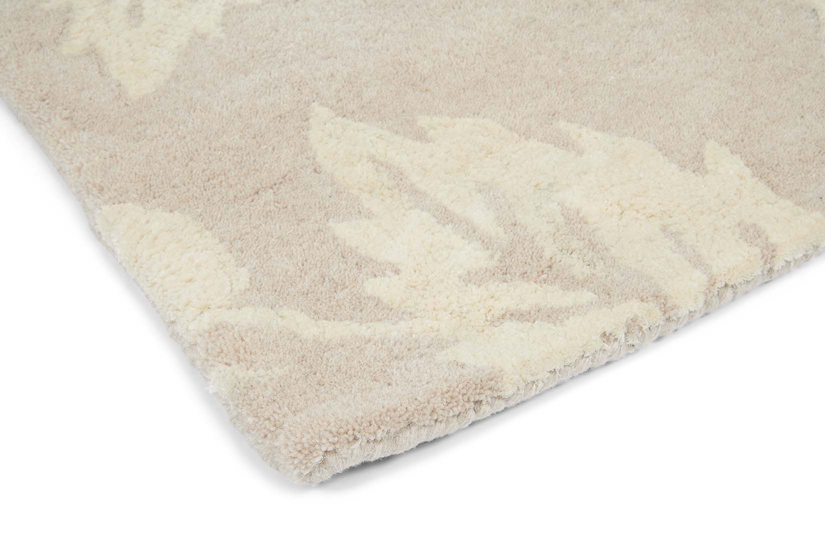 Rectangular taupe rug decorated with cream flowers